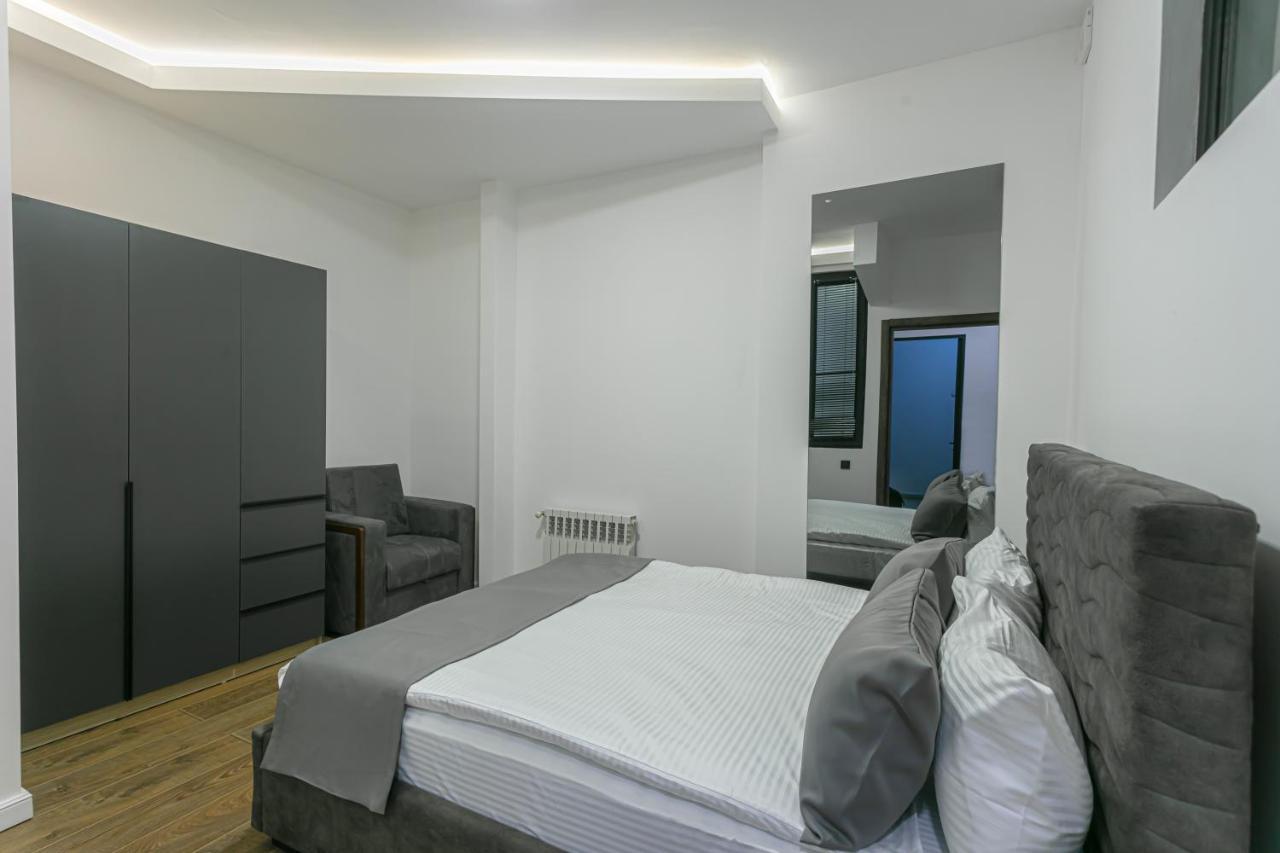 Luxe Apartment In Center Ereván Exterior foto